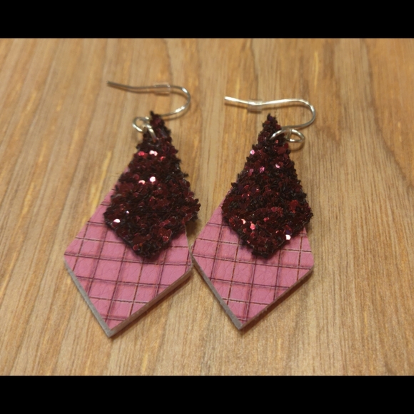 3/$20 Plaid pendant faux leather earrings - Picture 2 of 3